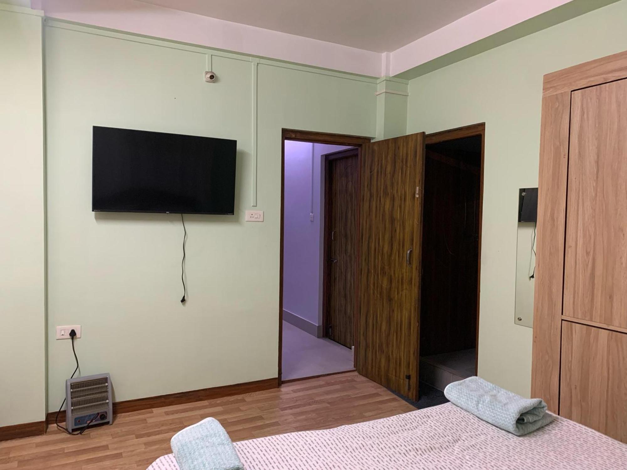 شيلونغ Cafe Sola Bnb الغرفة الصورة